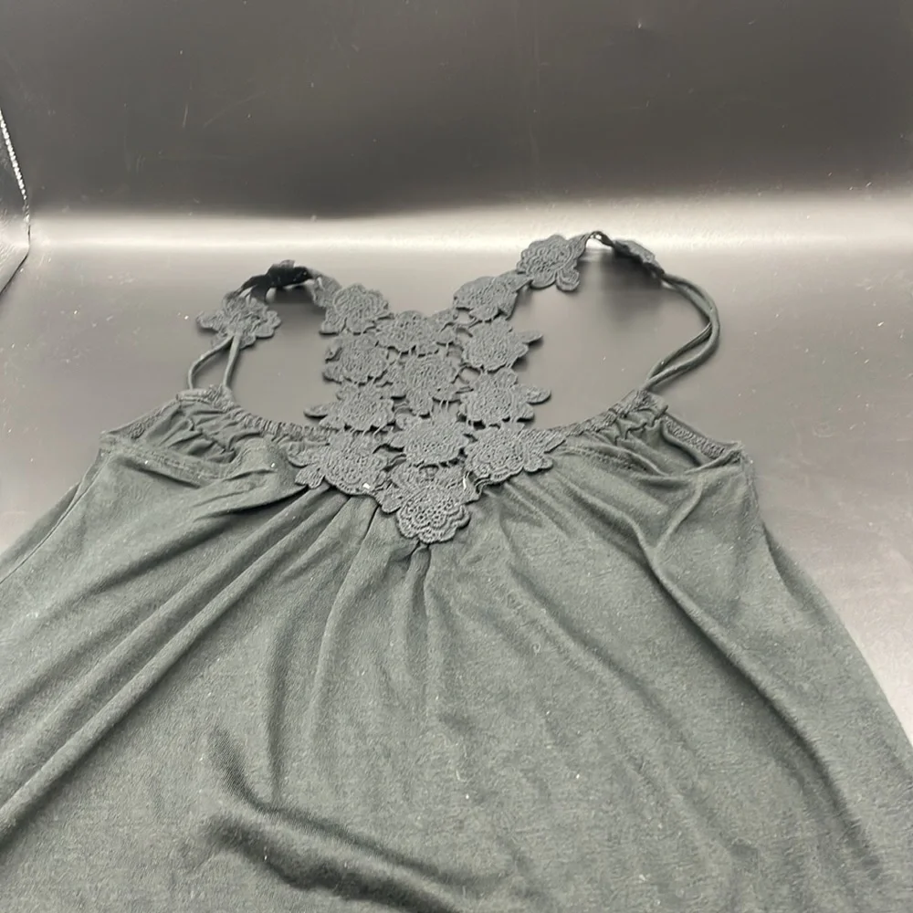 Lace back tank - Picture 2 of 5
